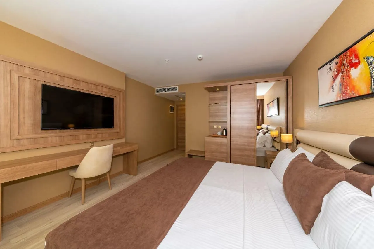 38 Hotel Istanbul 4*,